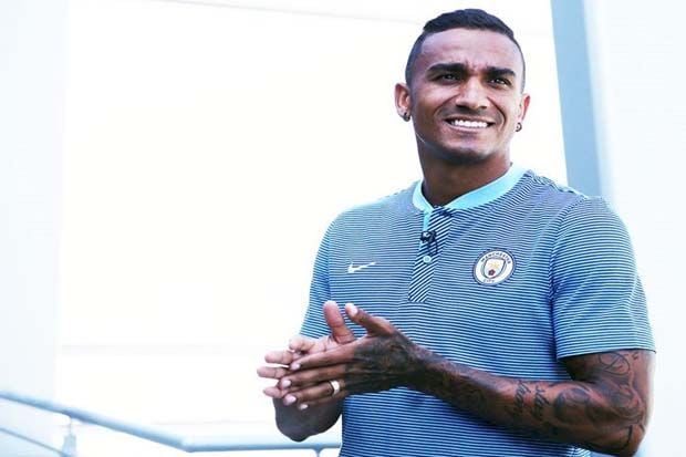 Danilo Resmi Berseragam...