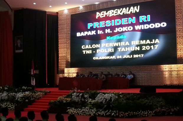 Jokowi Beri Pembekalan...
