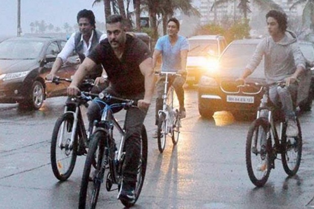 Salman Khan Beli Sepeda...