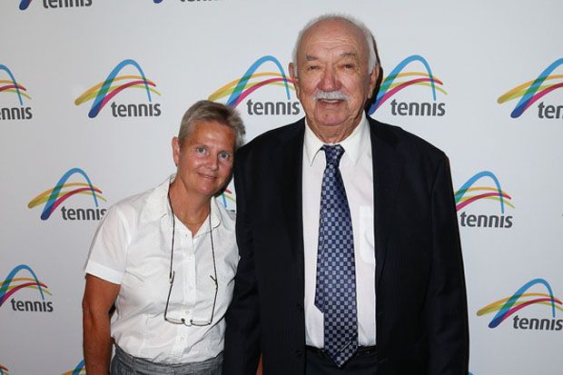 Mervyn Rose, Legenda...