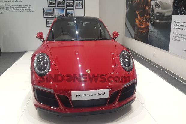 Wow, Porsche 911 Carrera...