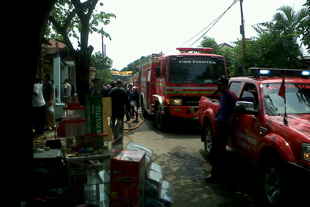 Jalan Sempit, Mobil...