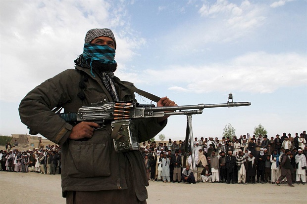 Taliban Serang Pangkalan...