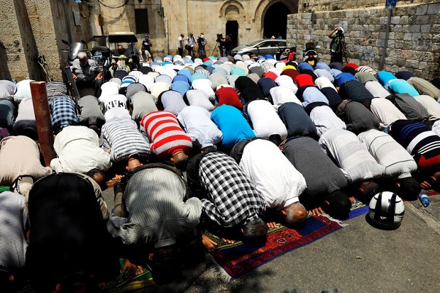Jemaah Palestina Anggap...