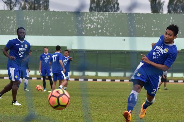 Terbang ke Tanah Papua,...