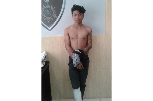 Lawan Polisi, 1 Pencuri...