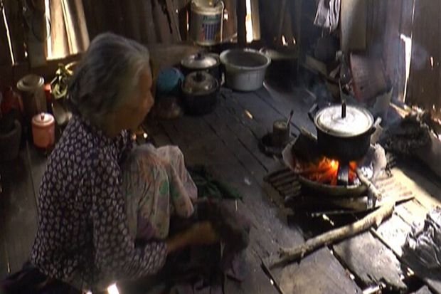Memprihatinkan, Nenek...