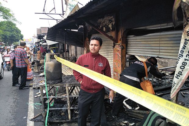 8 Toko dan 2 Rumah di...