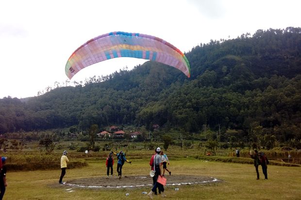 Angin Kencang Warnai...