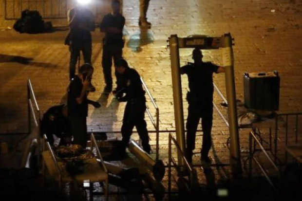 Israel Copot Pagar Pembatas...