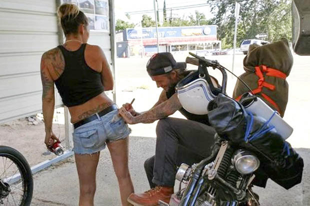 Naik Motor, Ketampanan...
