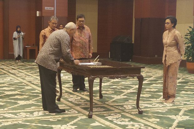 Sri Mulyani Lantik Dua...