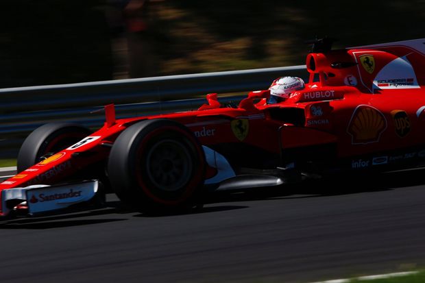 Ferrari Dominasi Free...