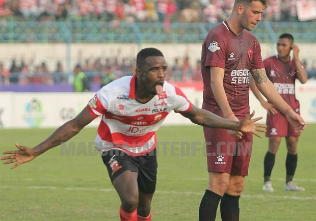 Gol Tunggal Greg Nwokolo...
