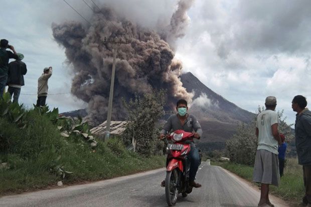 Kembali Erupsi, Gunung...