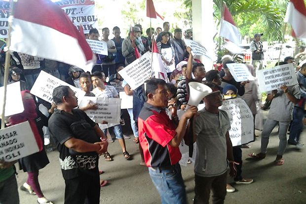 Demo ke DPRD, Pedagang...