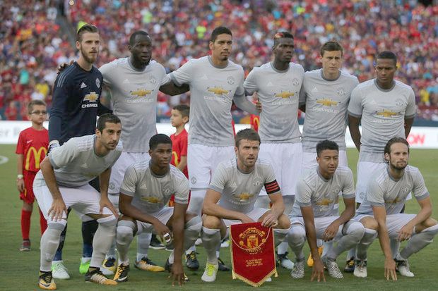 Manchester United Petik...