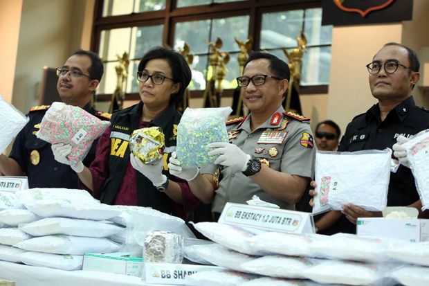 Bongkar Sindikat Ekstasi,...