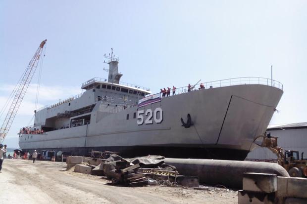 KRI Teluk Bintuni-520...