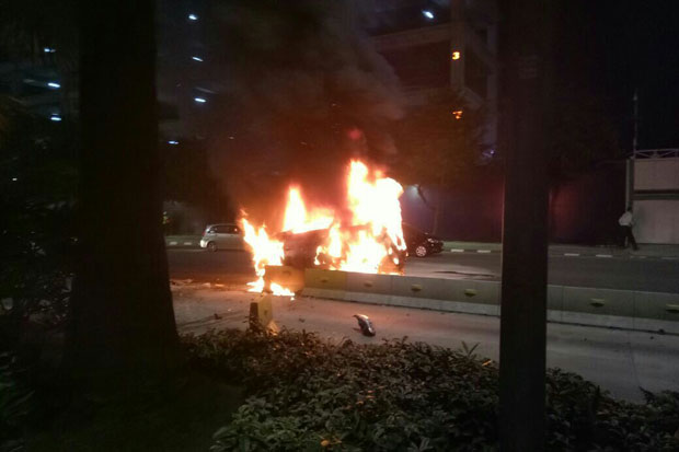 Ada Mobil Terbakar di...
