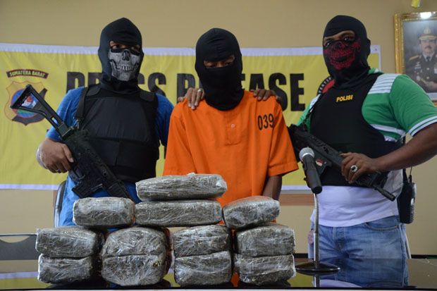 Bawa Ganja, Kurir Ini...