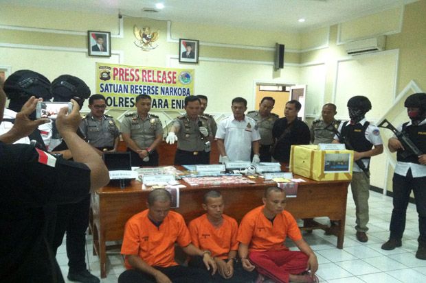 Gerebek Rumah Bandar...