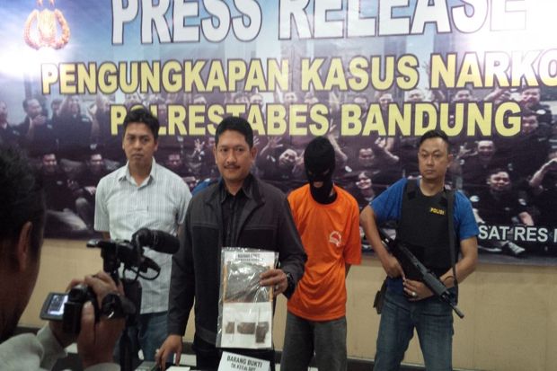 Lagi Transaksi Tembakau...