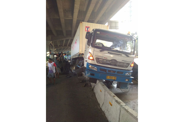 Hati-hati, Ada Truk...