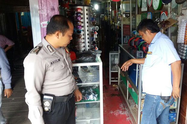 Bobol Toko Arloji, Maling...