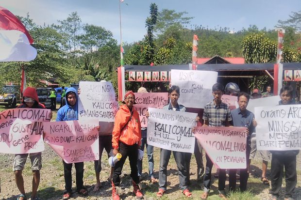 Puluhan Warga Demo Lokasi...