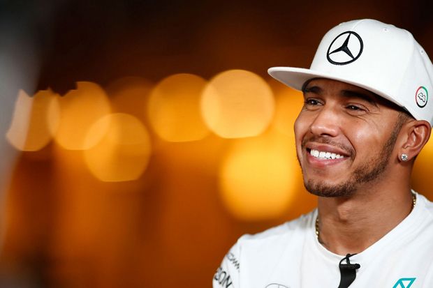 Gaya Jetset Lewis Hamilton...