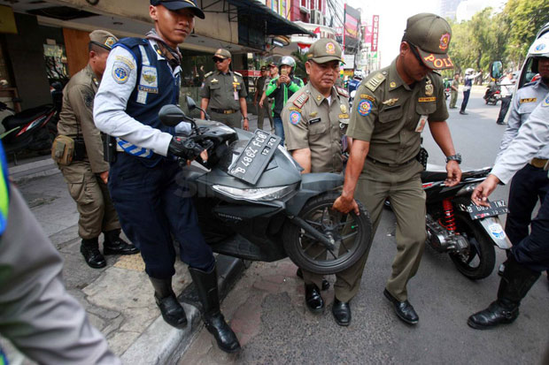 Petugas Tindak 45 Lapak...