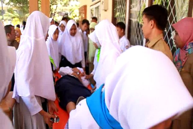 Belasan Siswa Mendadak...