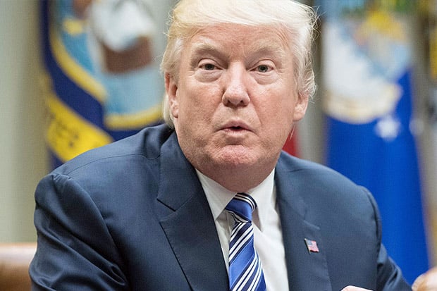 Frustasi, Trump Pertimbangkan...