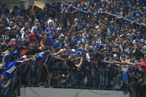 Persib Dapat Sanksi,...