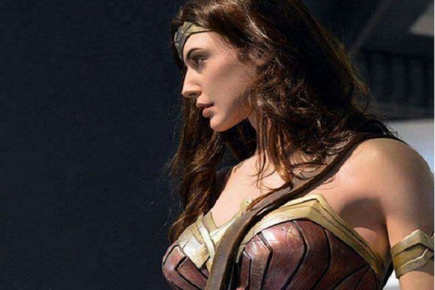 Wonder Woman Sapa Fans...