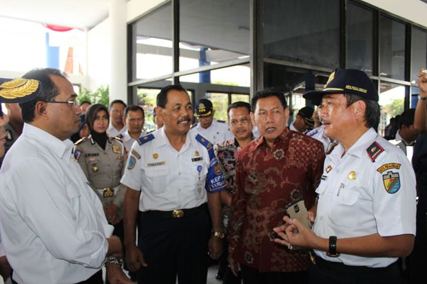 Menhub Pantau Langsung...