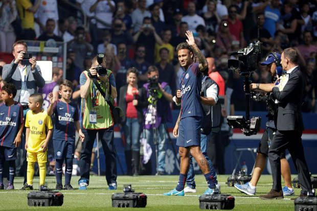 Neymar Diperkenalkan,...
