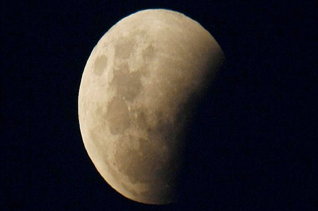 Malam ini Gerhana Bulan,...