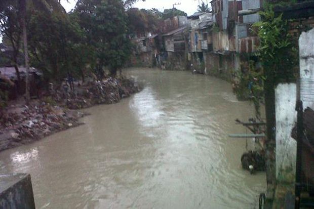 Warna Air Sungai Bah...