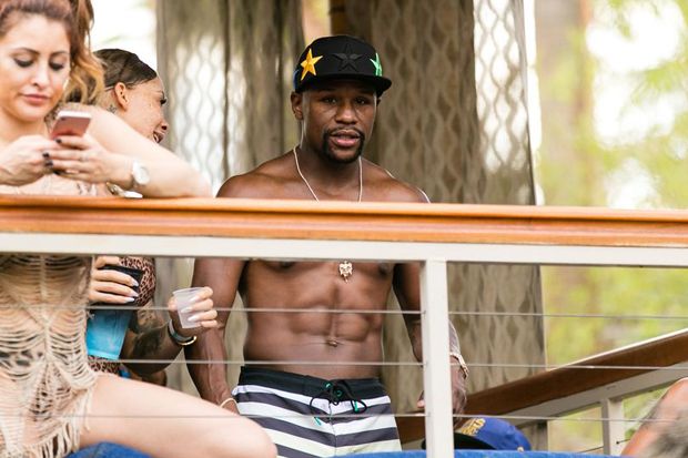 Asyiknya Pesta Mayweather...
