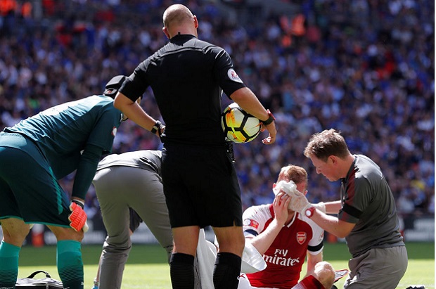 Mertesacker Puji Sikap...