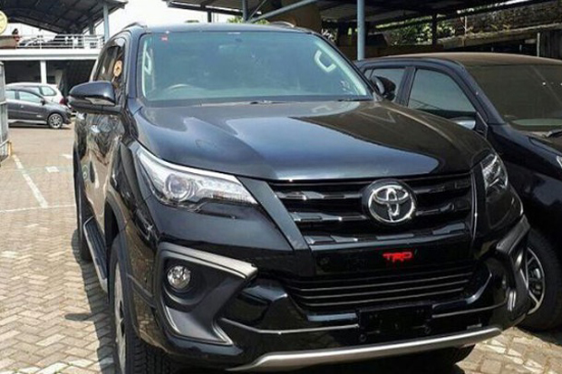 Toyota Fortuner TRD...