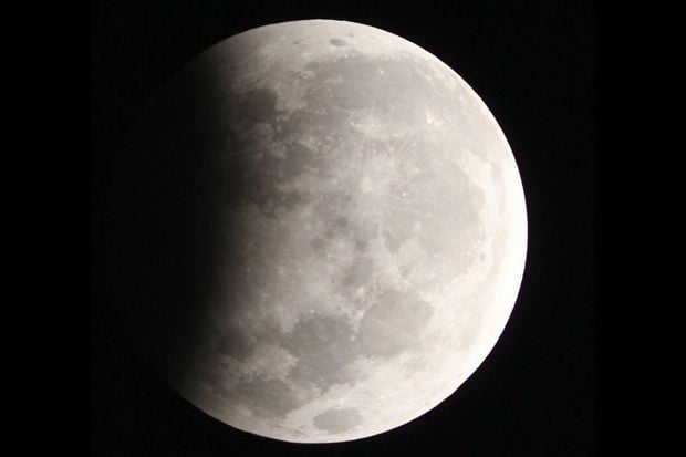 Puncak Gerhana Bulan...