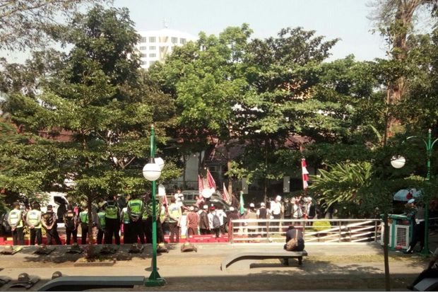 Ahok Tak Bersedia Hadir...