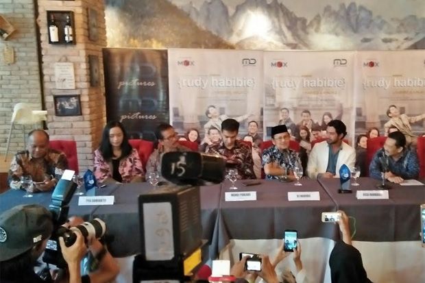 Dalami Peran, Reza Rahadian...