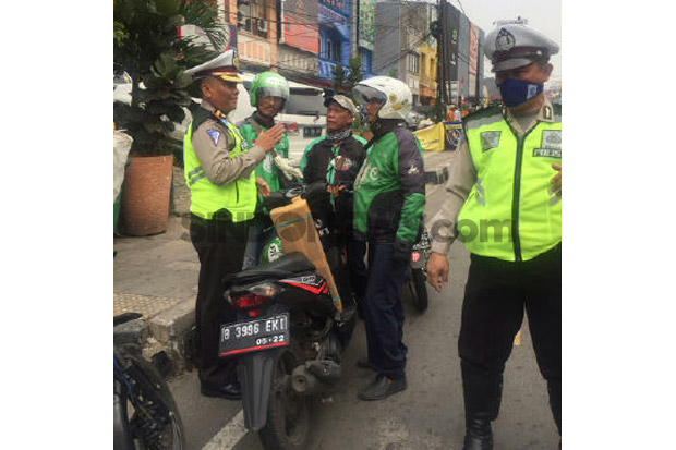 Mangkal di Jalan, Ojek...