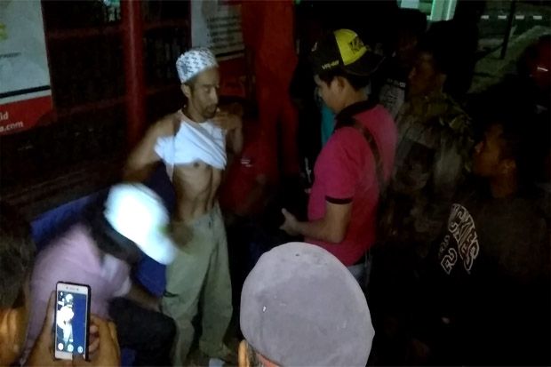 Pria Ini Mengamuk dan...