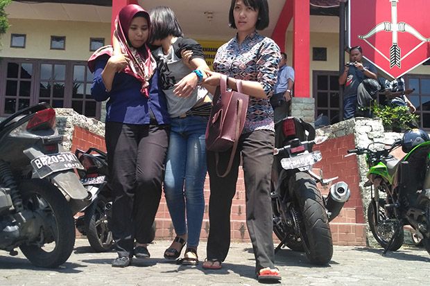 Gelapkan Uang Tiket...