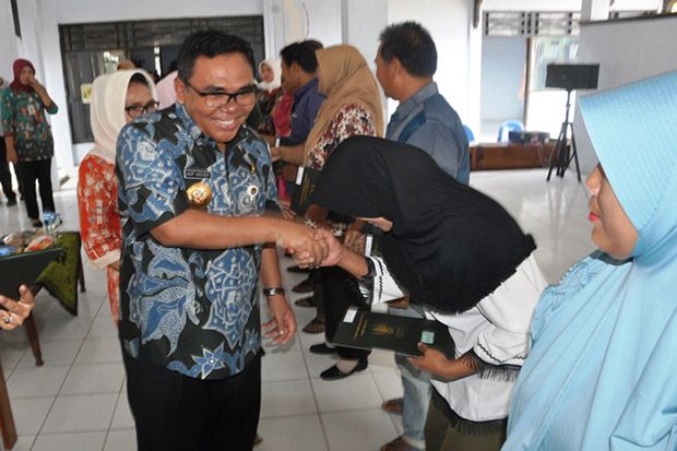 Bupati Pekalongan Serahkan...